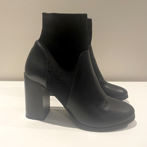 Black Boots - Picture 1 of 2